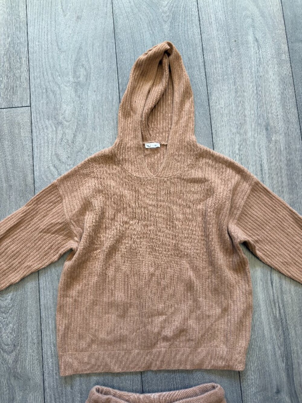 Lily Silk 100% Cashmere Sweatsuit Set - Picture 4 of 6